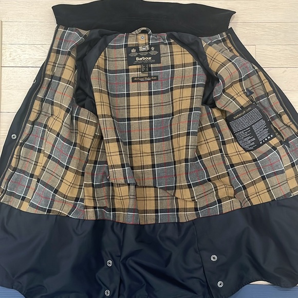 Barbour Classic Beadnell Waxed Navy Utility Jacket - Picture 15 of 17